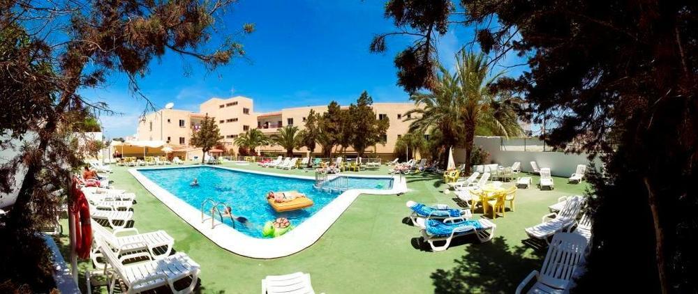 Apartamentos Sol Bay Ibiza-stad Buitenkant foto