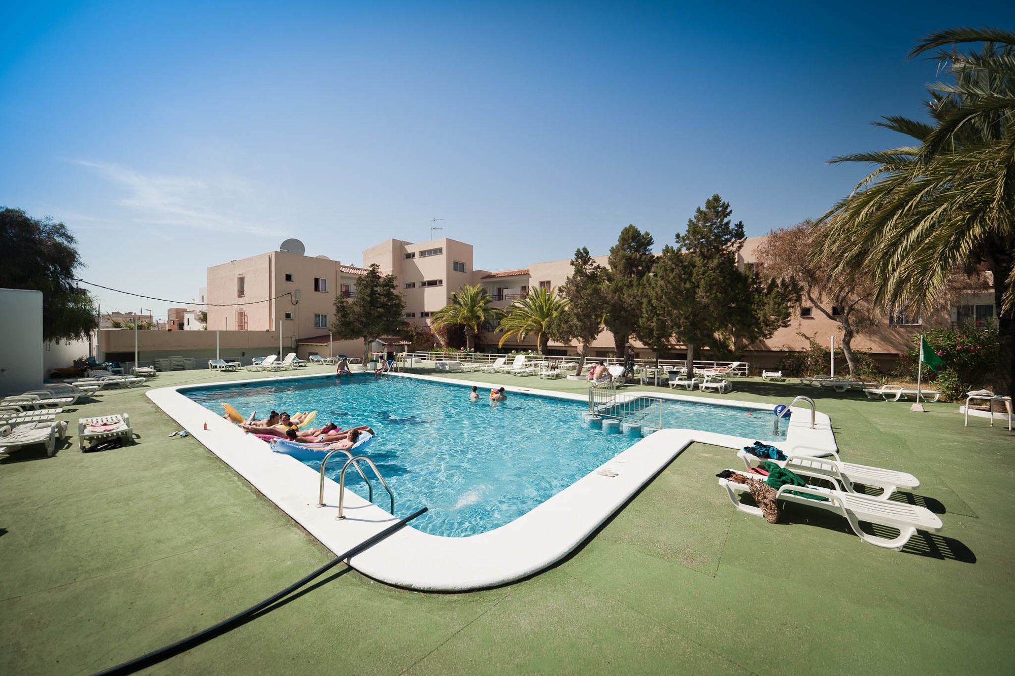 Apartamentos Sol Bay Ibiza-stad Buitenkant foto