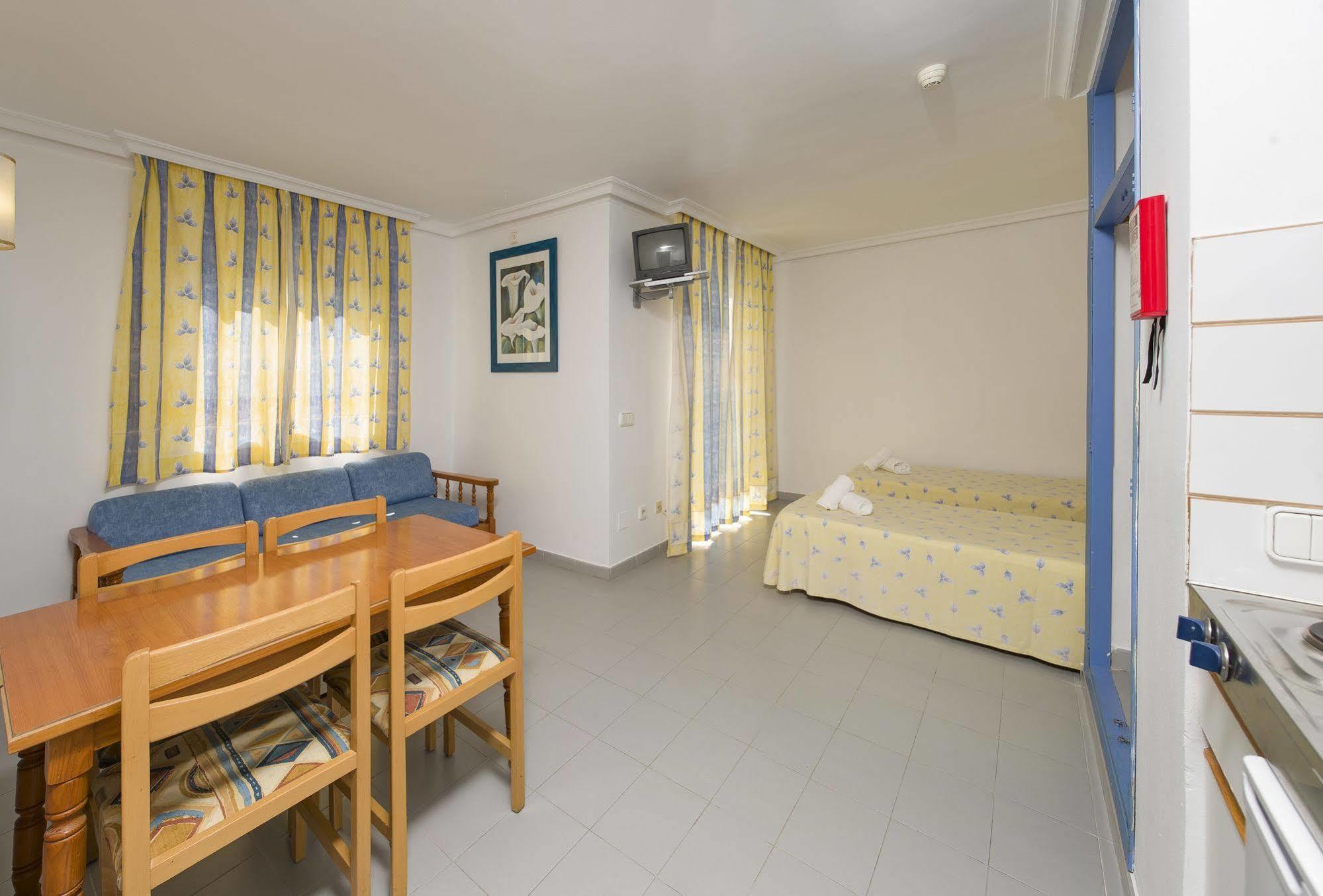 Apartamentos Sol Bay Ibiza-stad Buitenkant foto