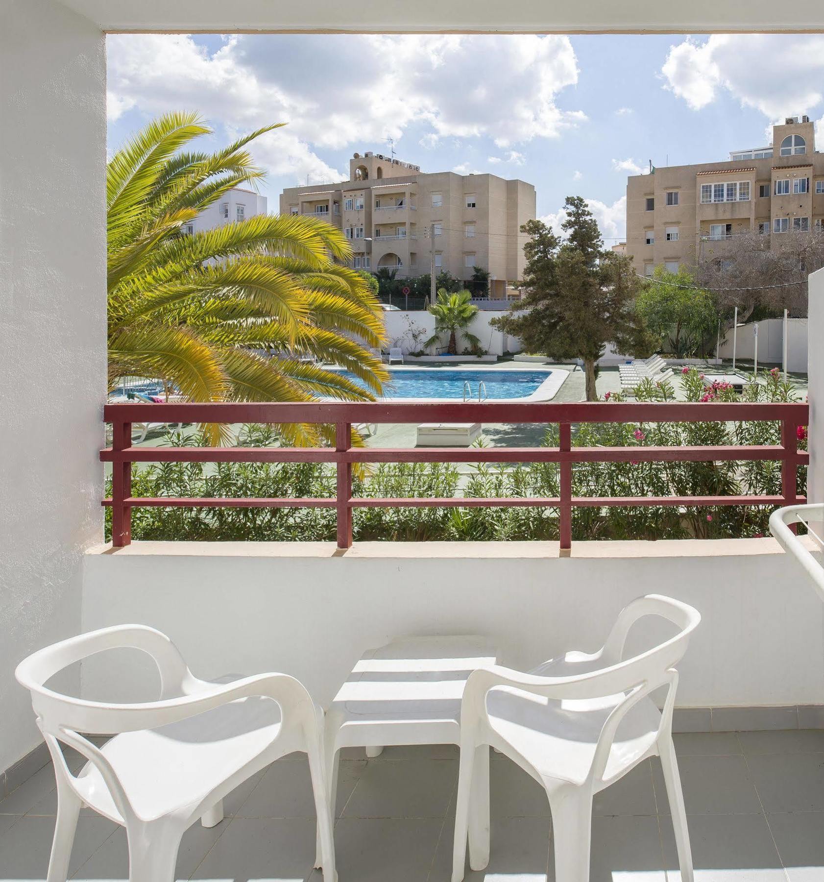 Apartamentos Sol Bay Ibiza-stad Buitenkant foto