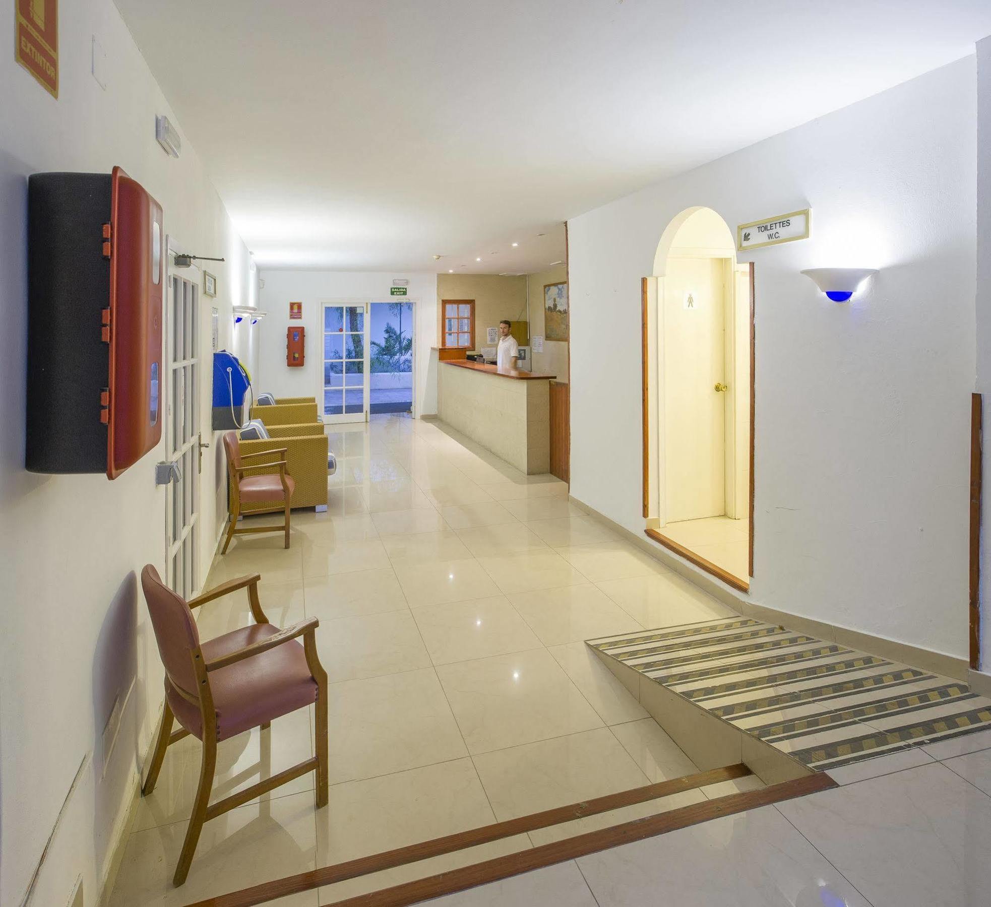 Apartamentos Sol Bay Ibiza-stad Buitenkant foto